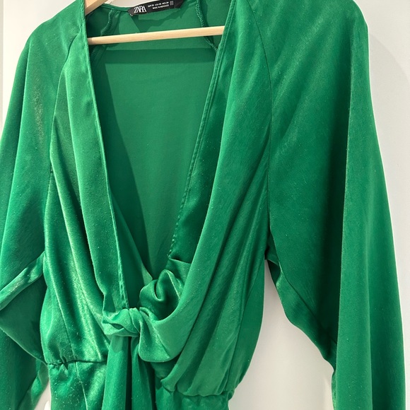 Emerald green deep v neck dress - Picture 5 of 5